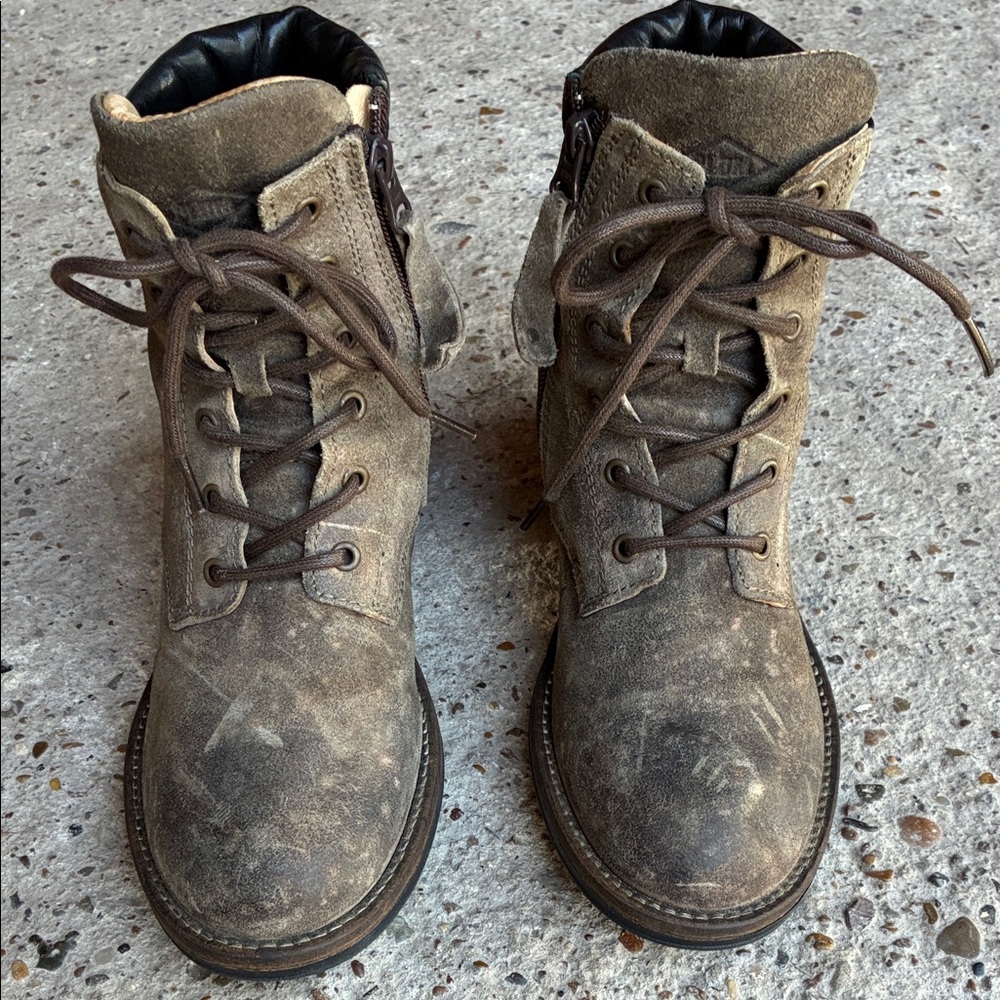 Palladium Boots distress